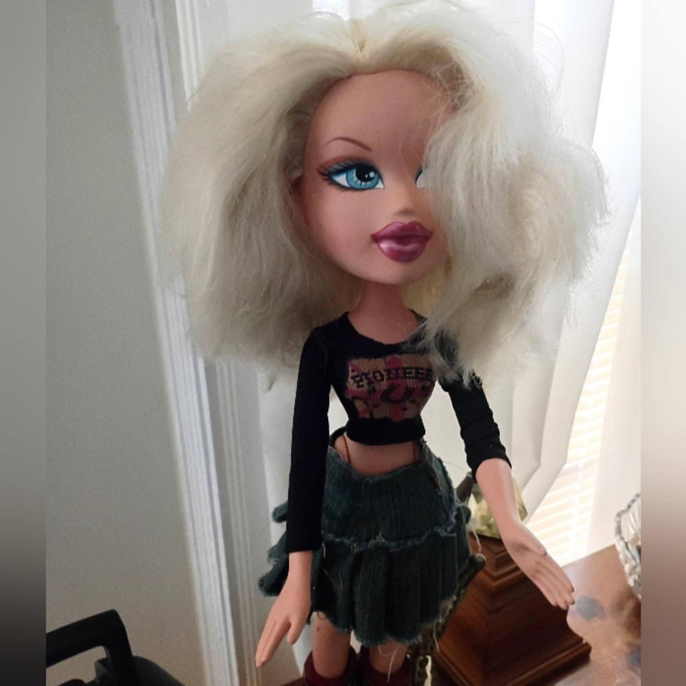 24" vintage Bratz  Doll with Blonde Hair and western Outfit - Picture 7 of 10